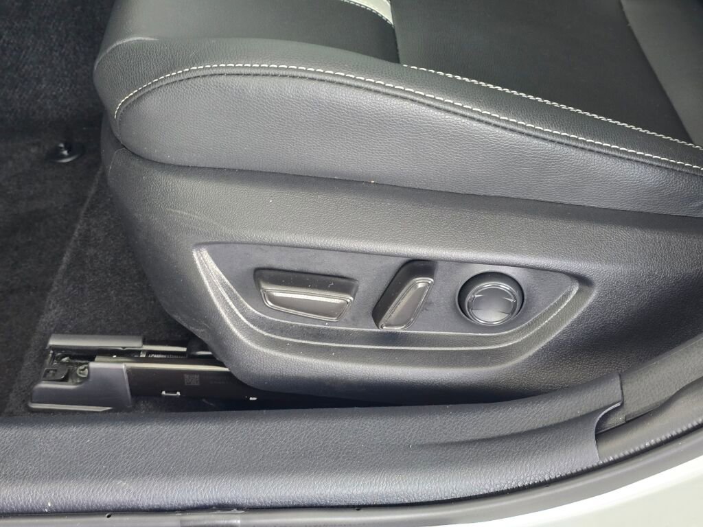 Used 2025 Toyota Camry SE image 25