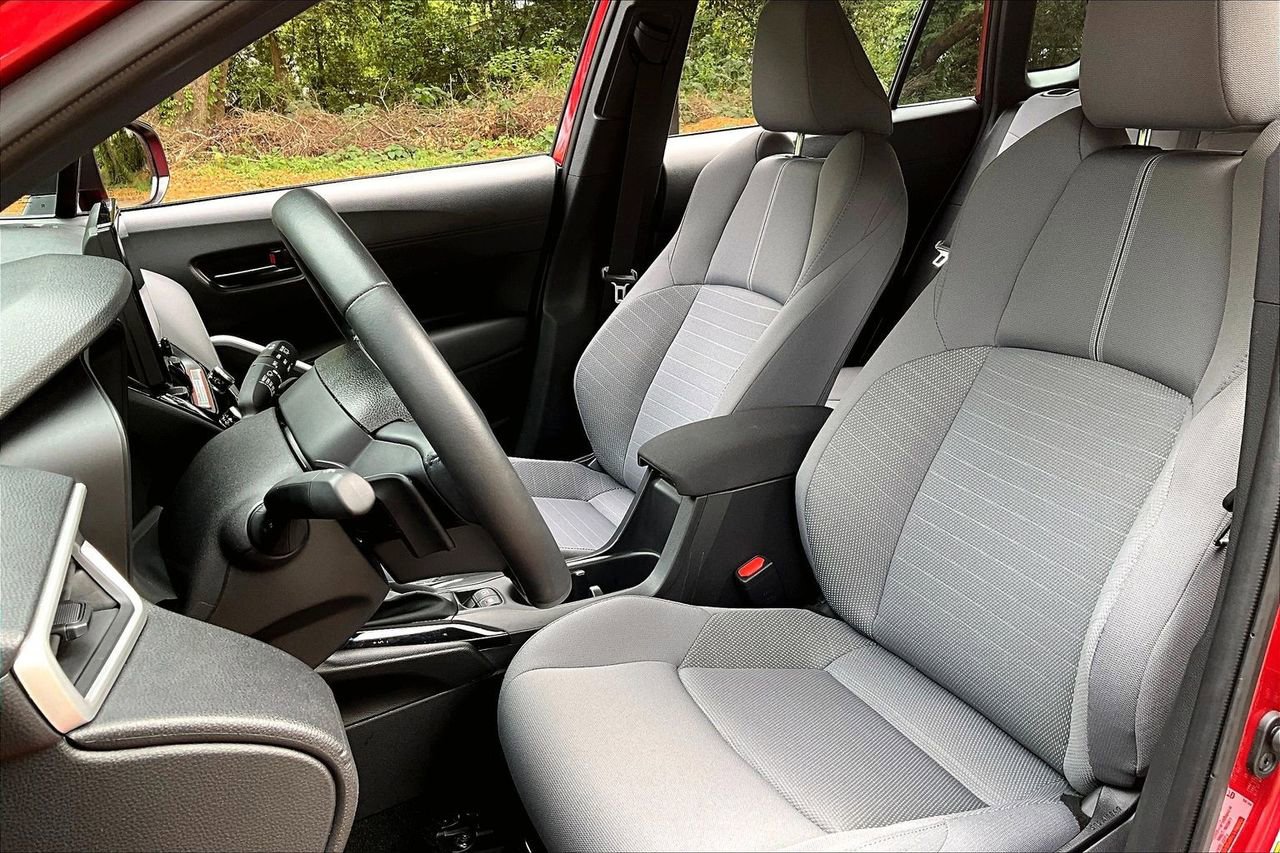 Used 2025 Toyota Corolla Cross AWD Hybrid image 18