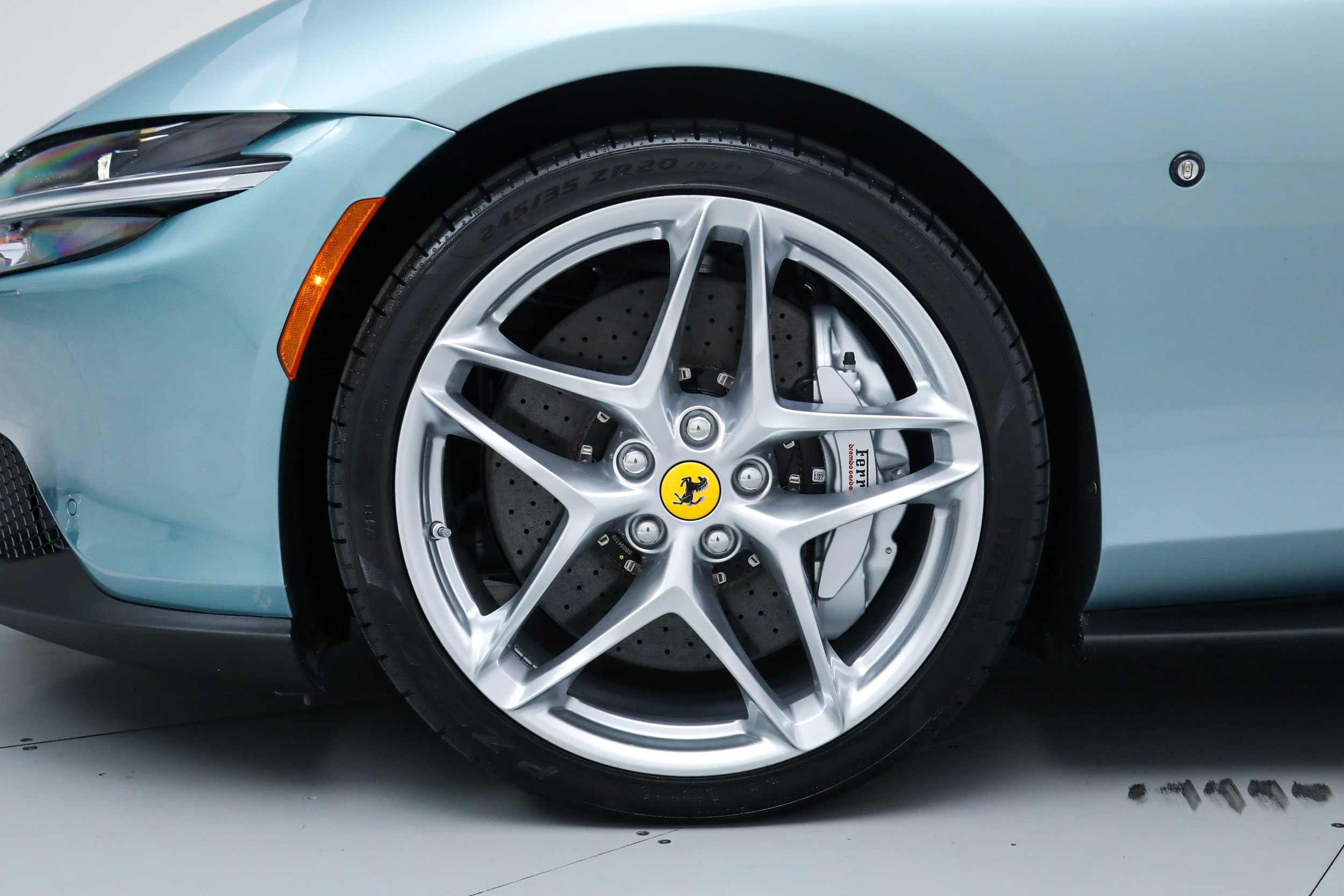 Certified 2025 Ferrari Roma Spider RWD image 41