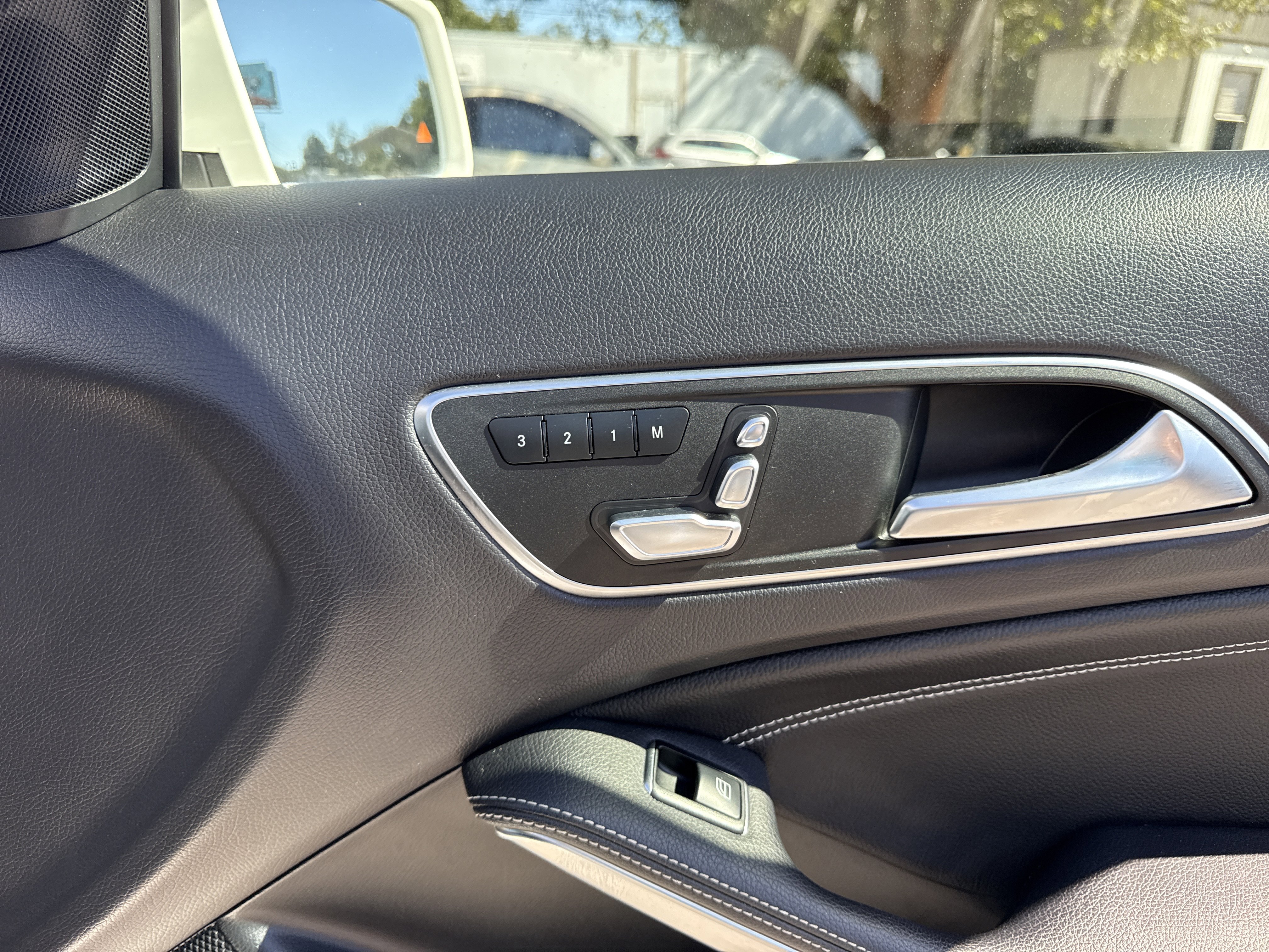 Used 2019 Mercedes-Benz GLA 250 4MATIC image 25