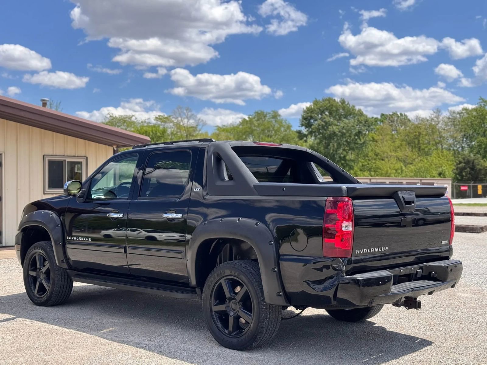 Used 2007 Chevrolet Avalanche LTZ w/ LTZ Preferred Equipment Group AWD/4WD image 9