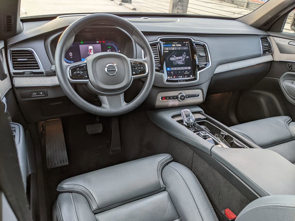 Certified 2024 Volvo XC90 T8 Ultimate w/ Protection Package Premier image 12