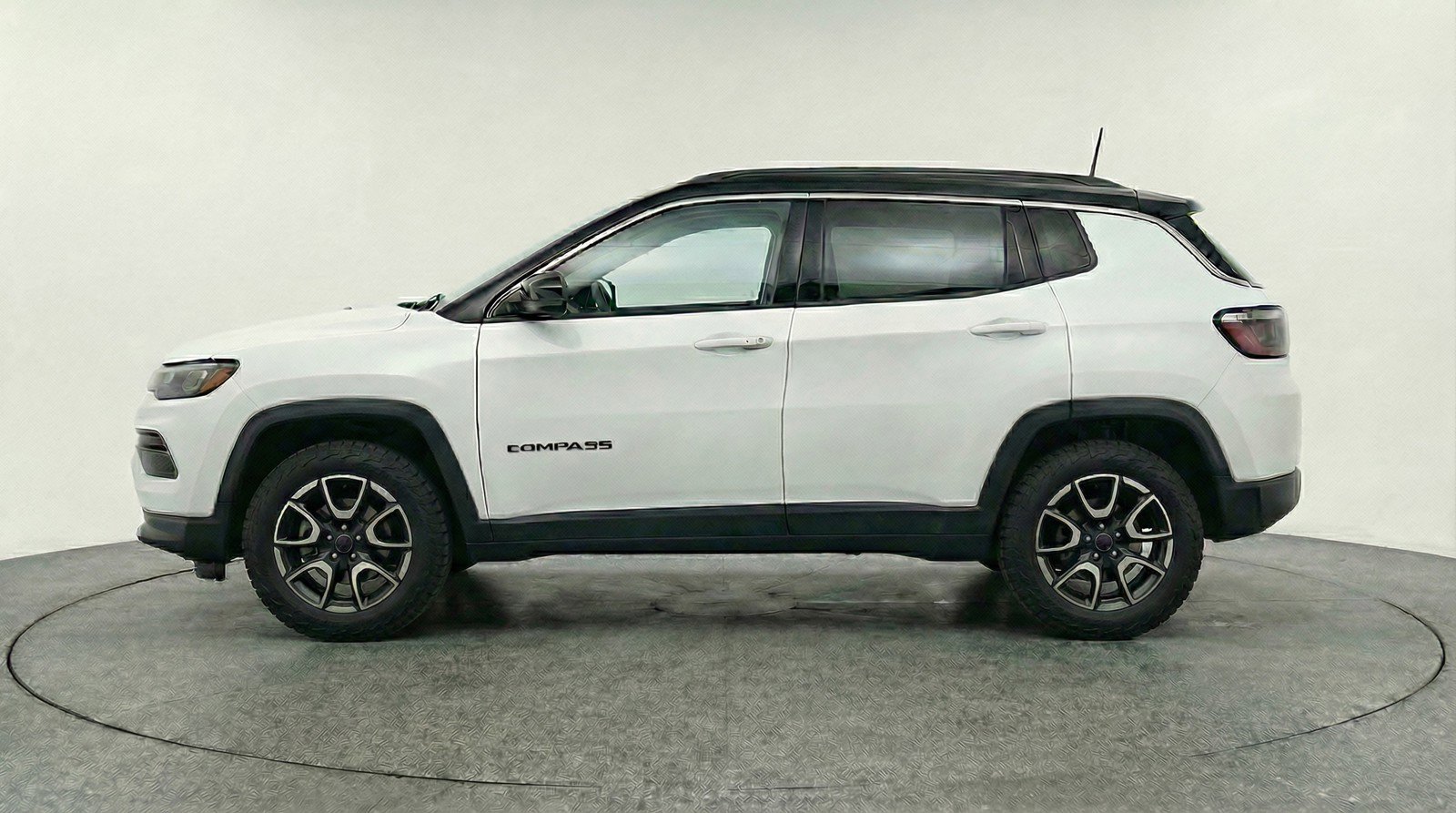 Used 2025 Jeep Compass Trailhawk AWD/4WD image 5