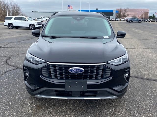 Used 2023 Ford Escape Platinum image 2