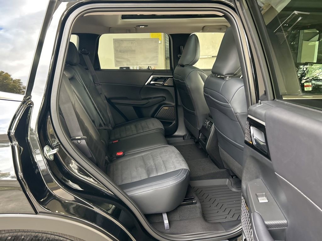 New 2026 Mitsubishi Outlander SE image 27