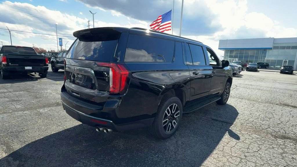 Used 2022 GMC Yukon XL AT4 AWD/4WD image 8