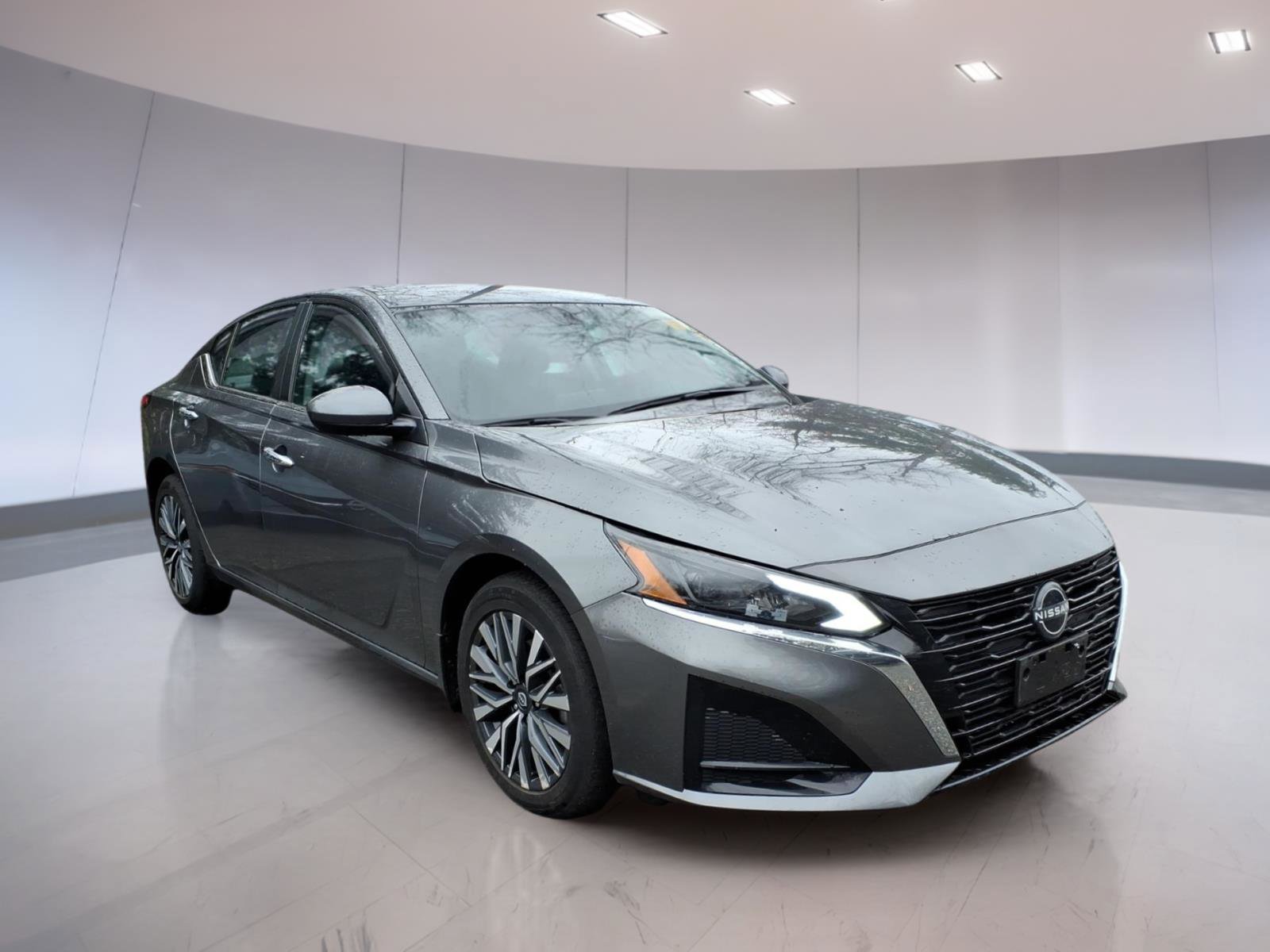 Used 2023 Nissan Altima 2.5 SV image 1