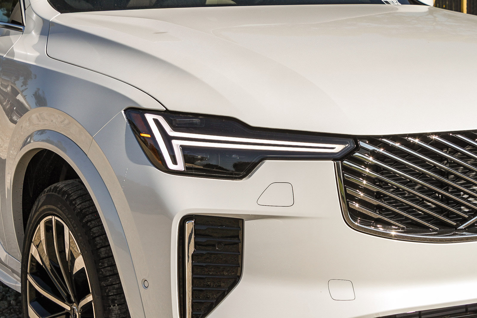 New 2026 Volvo XC90 T8 Plus w/ Protection Package AWD/4WD image 4
