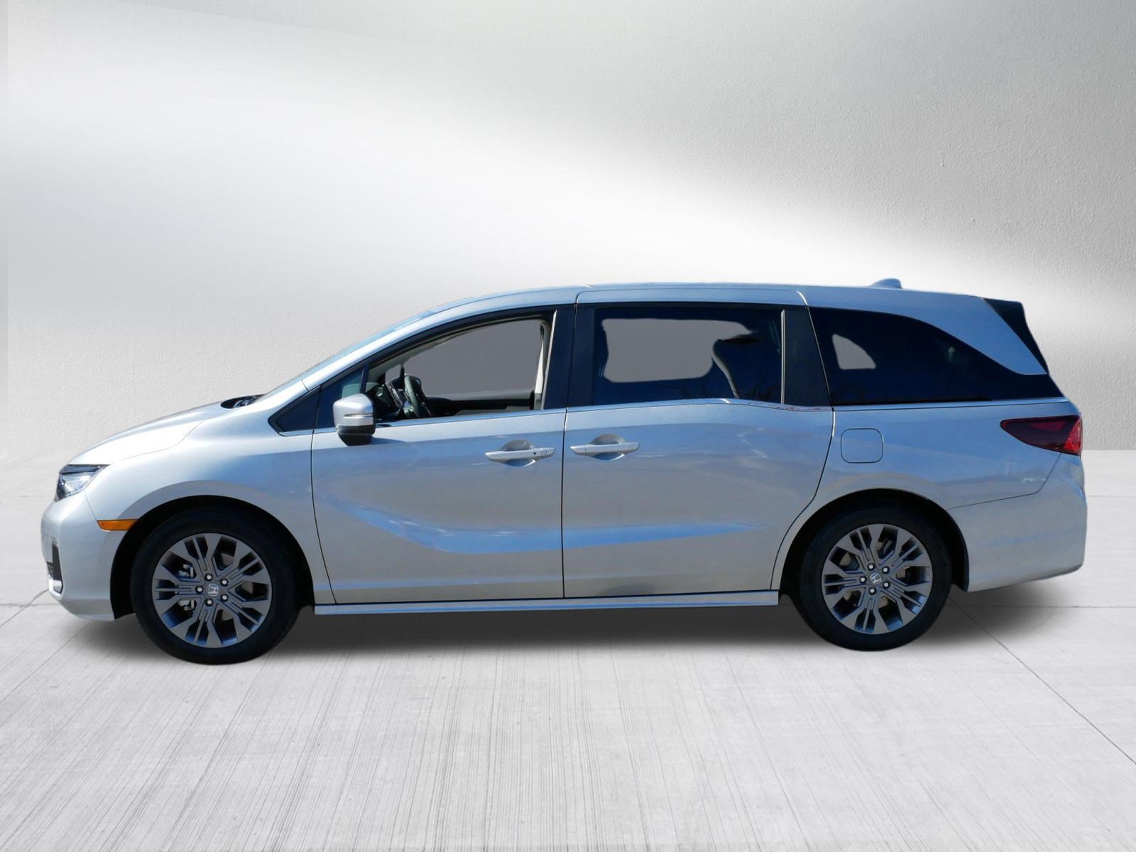 Certified 2026 Honda Odyssey Touring image 4