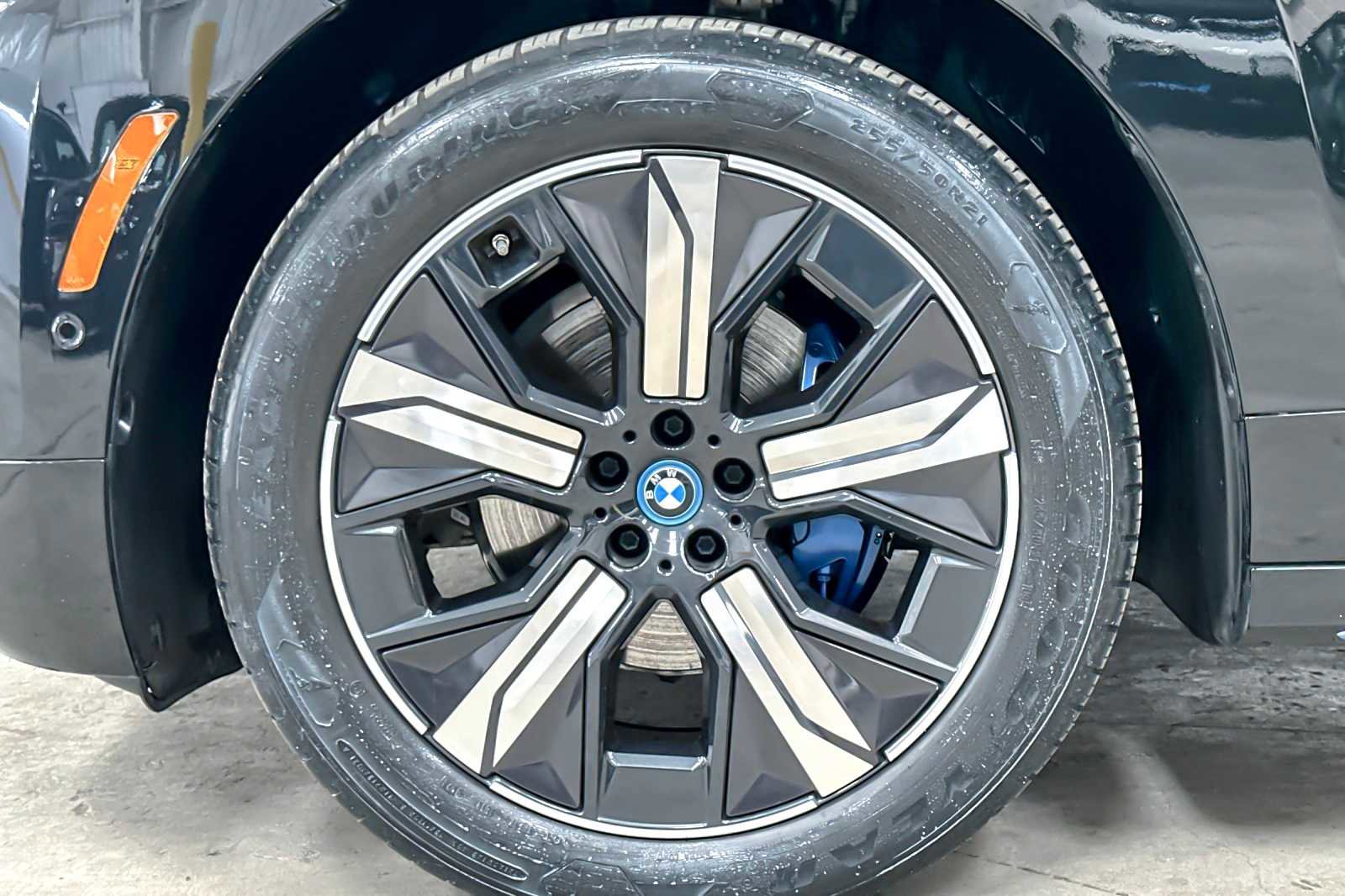 Used 2024 BMW iX xDrive50 w/ Sport Package image 27