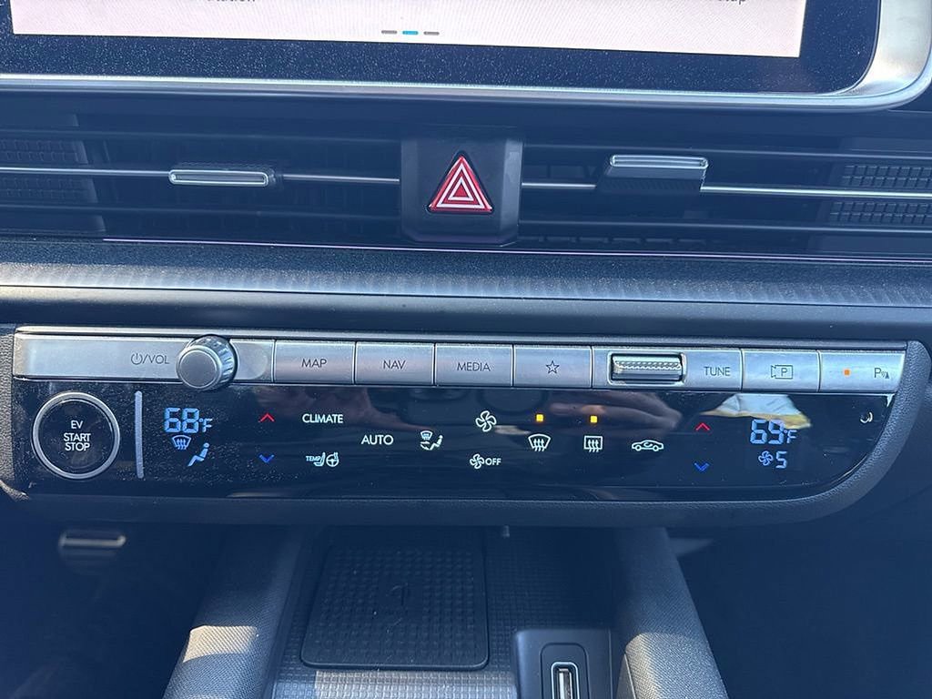 Used 2025 Hyundai Ioniq 6 Limited image 14