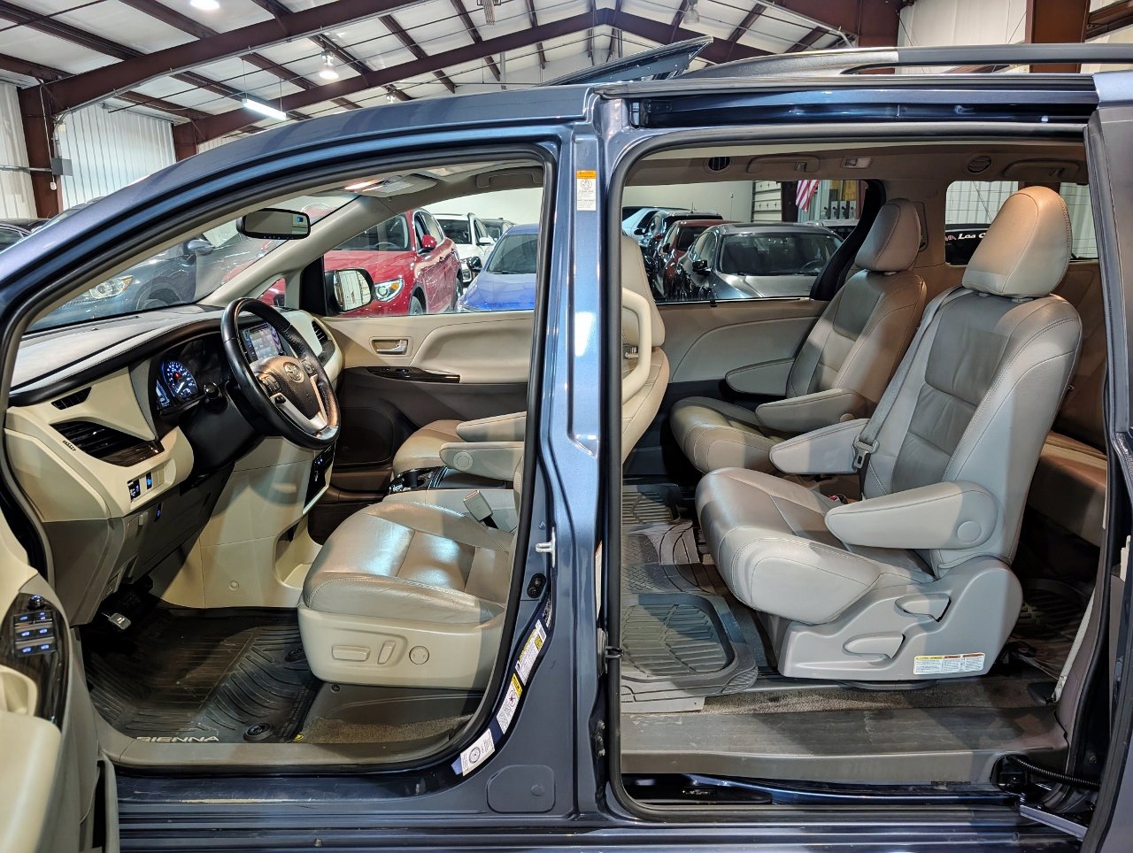 Used 2017 Toyota Sienna XLE image 17