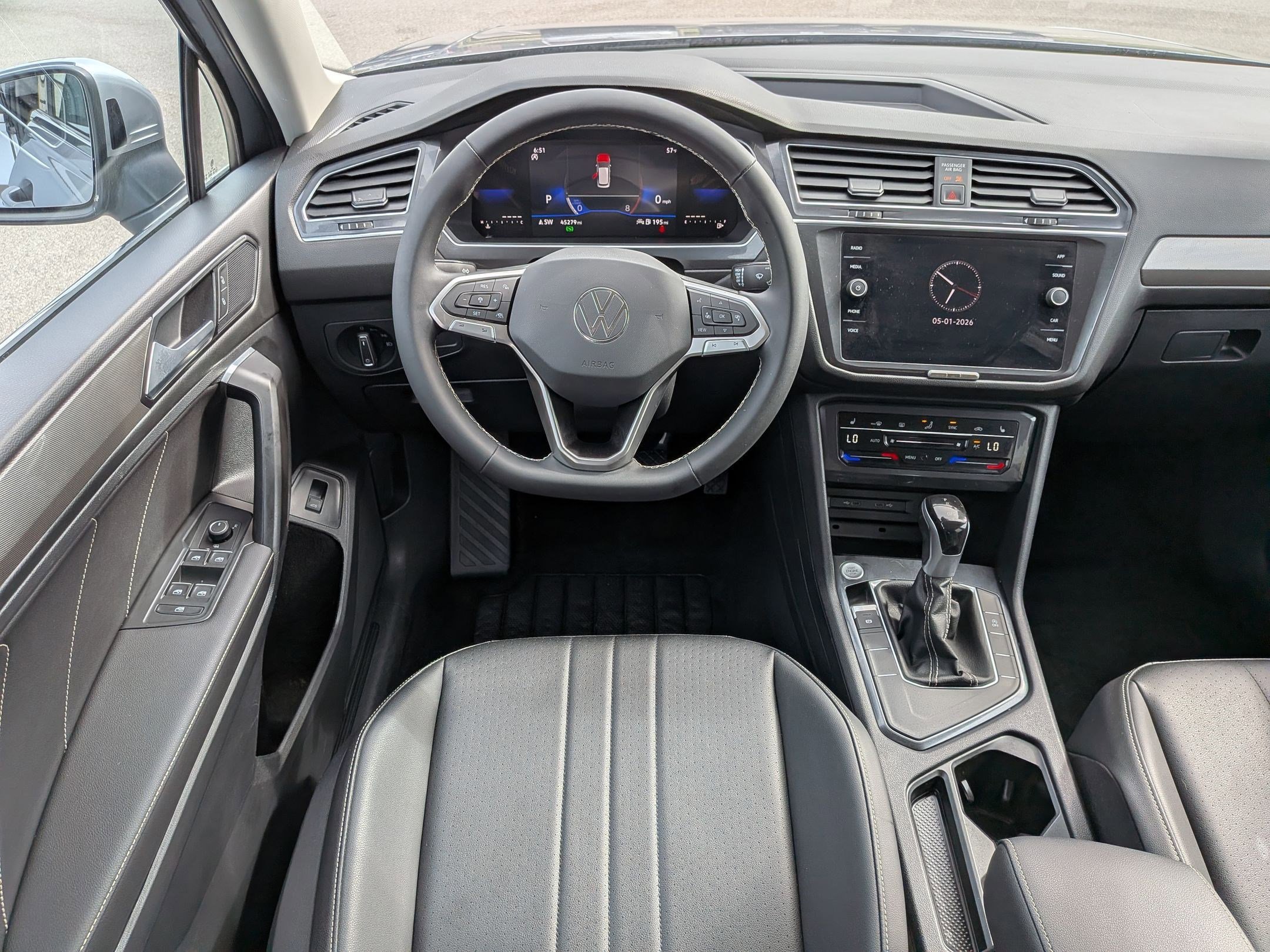 Used 2023 Volkswagen Tiguan SE FWD image 31