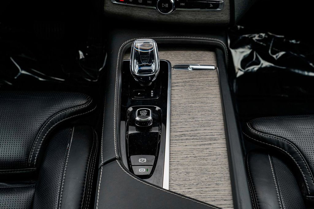 Used 2024 Volvo XC90 T8 Ultimate w/ Lounge Package image 15