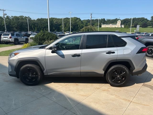 Used 2021 Toyota RAV4 XLE AWD/4WD image 4
