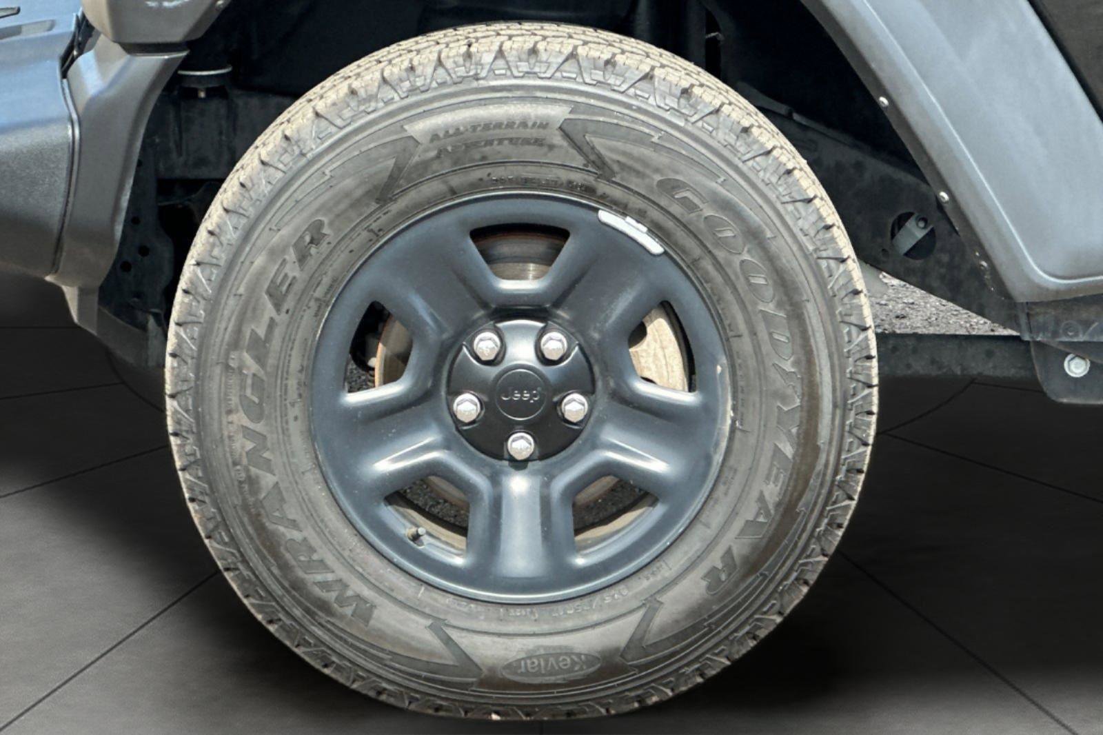 Used 2022 Jeep Wrangler Unlimited Sport image 31