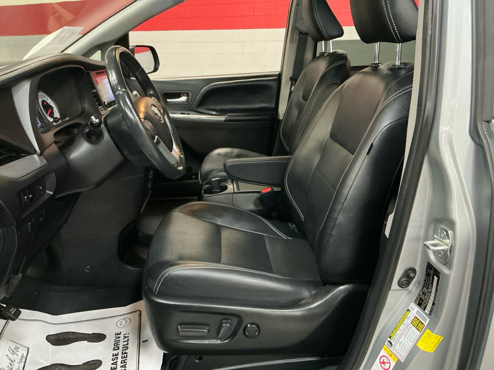 Used 2019 Toyota Sienna SE Premium w/ Carpet Mat Package AWD/4WD image 14