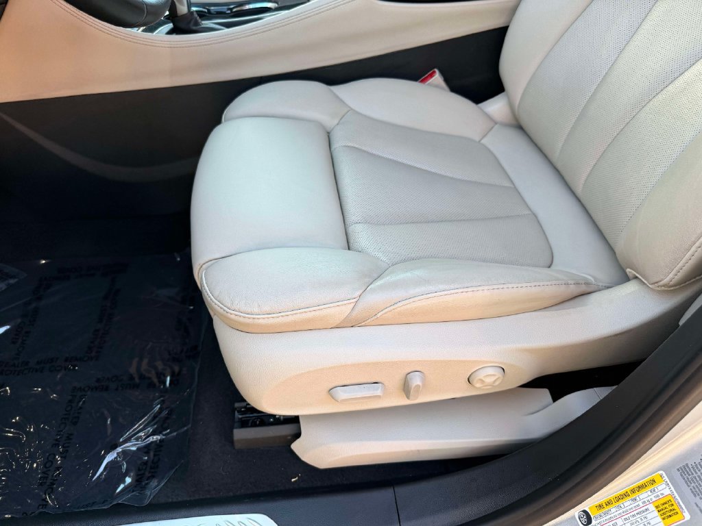 Used 2018 Buick Envision Premium w/ Driver Confidence Package AWD/4WD image 3