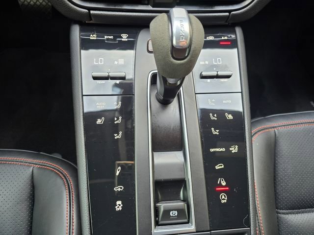 Used 2023 Porsche Macan Turbo AWD/4WD image 49