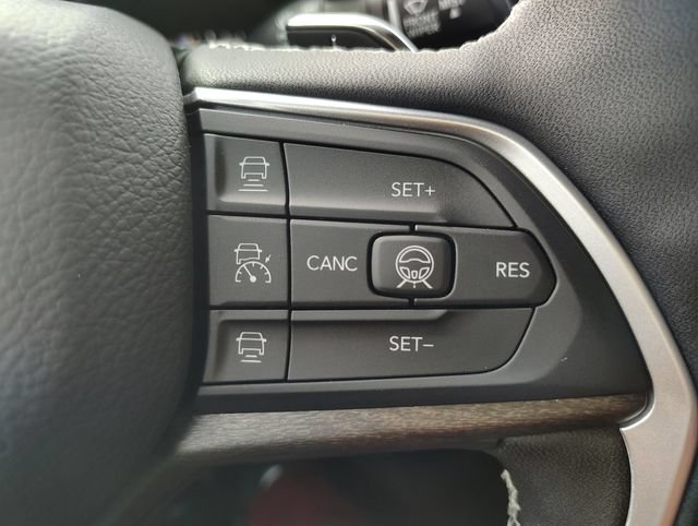 New 2026 Jeep Grand Cherokee Limited w/ Limited Altitude Package AWD/4WD image 17