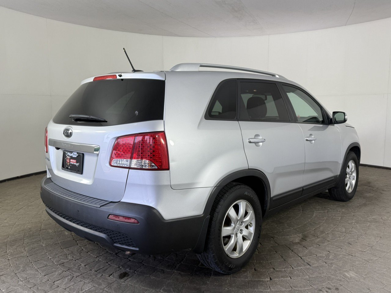Used 2012 Kia Sorento LX w/ Convenience Pkg FWD image 9