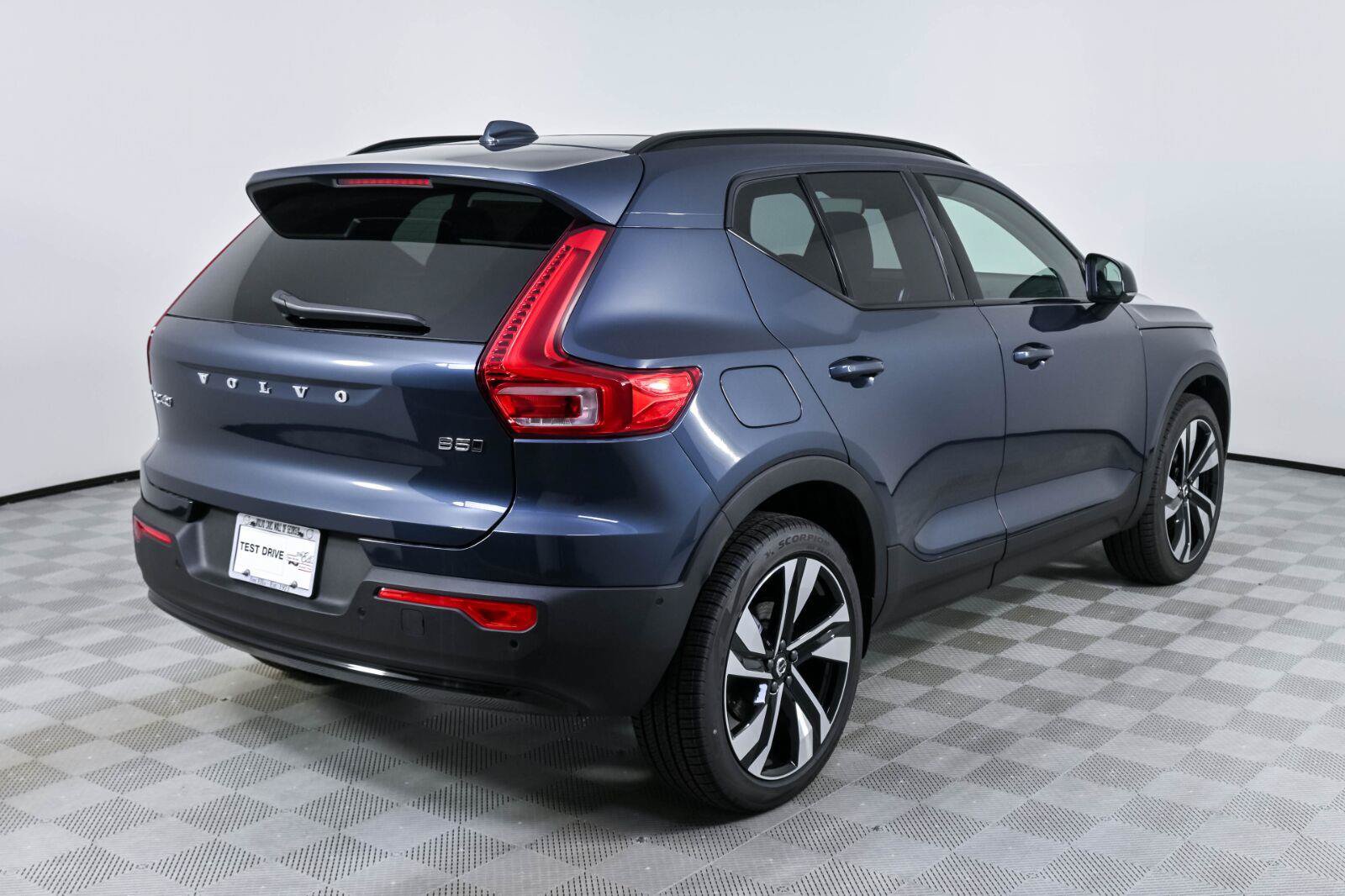 New 2026 Volvo XC40 B5 Ultra w/ Protection Package Premier AWD/4WD image 28