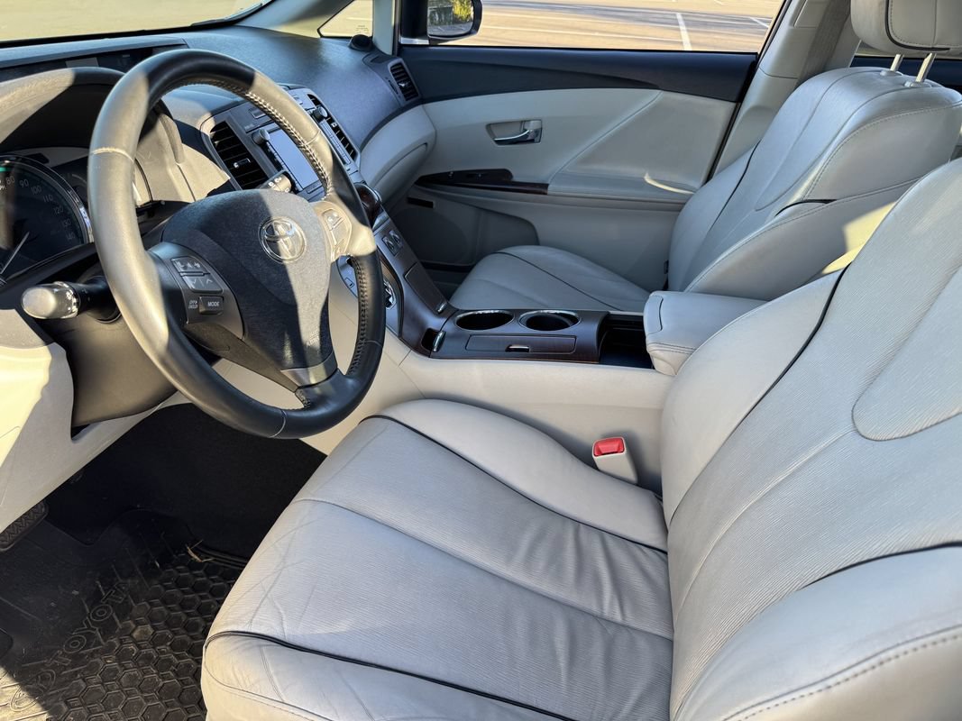 Used 2010 Toyota Venza AWD w/ Comfort Pkg image 10