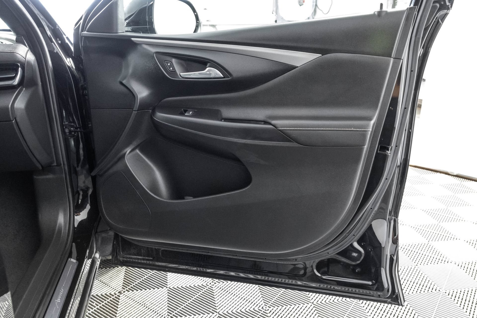 Used 2025 Buick Envista Avenir FWD image 43
