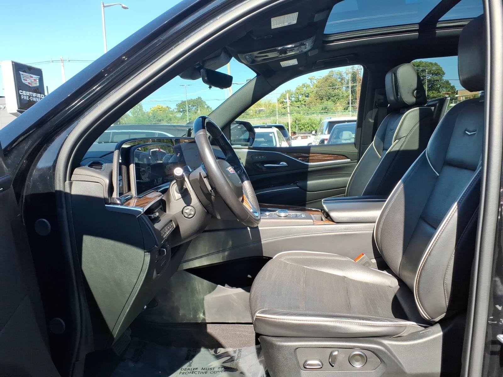 Certified 2023 Cadillac Escalade ESV Premium Luxury w/ Performance Package AWD/4WD image 21