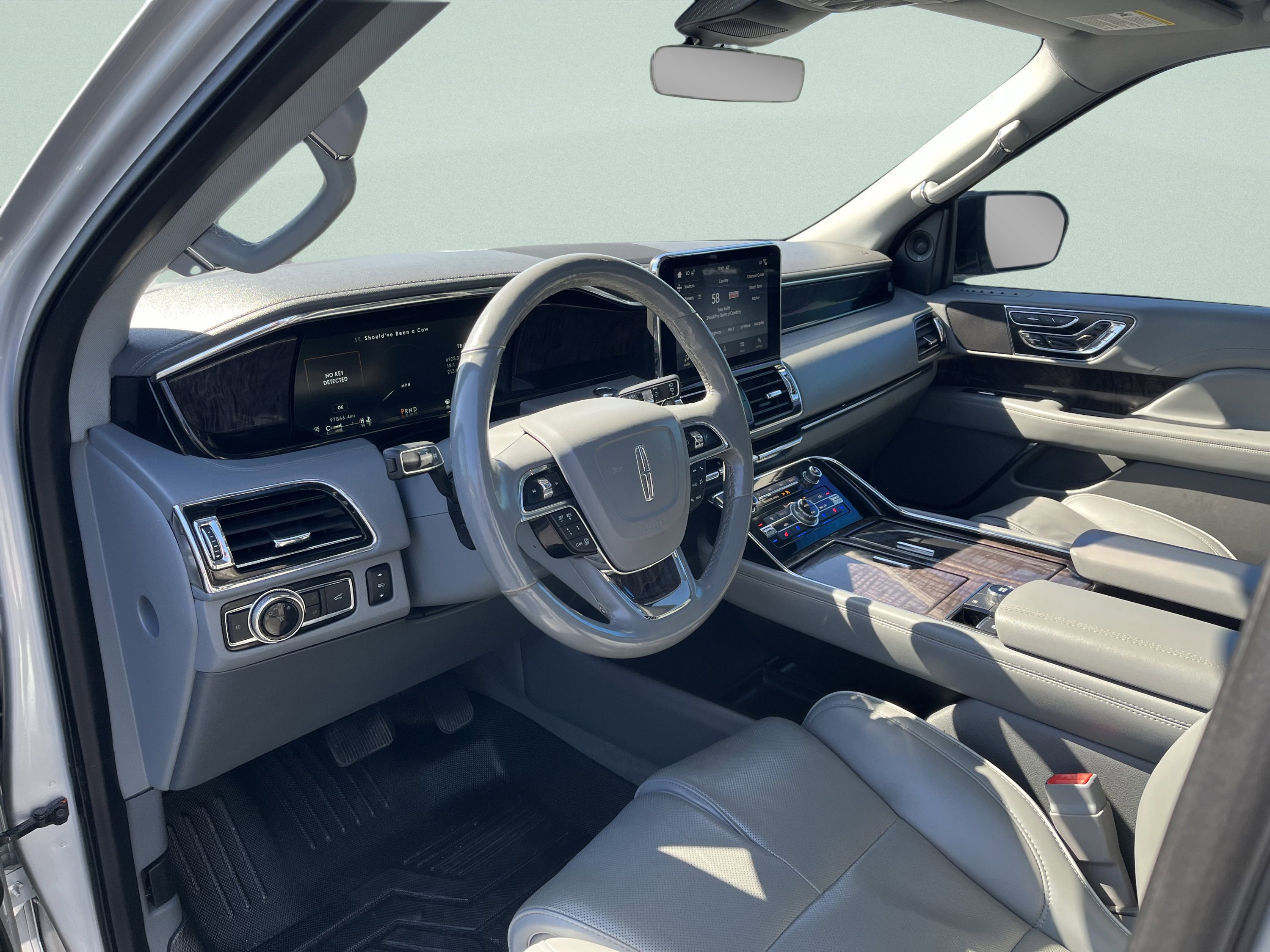 Used 2019 Lincoln Navigator Reserve image 12