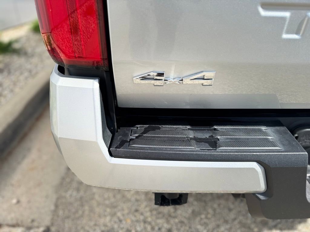 Certified 2024 Toyota Tacoma SR5 AWD/4WD image 42
