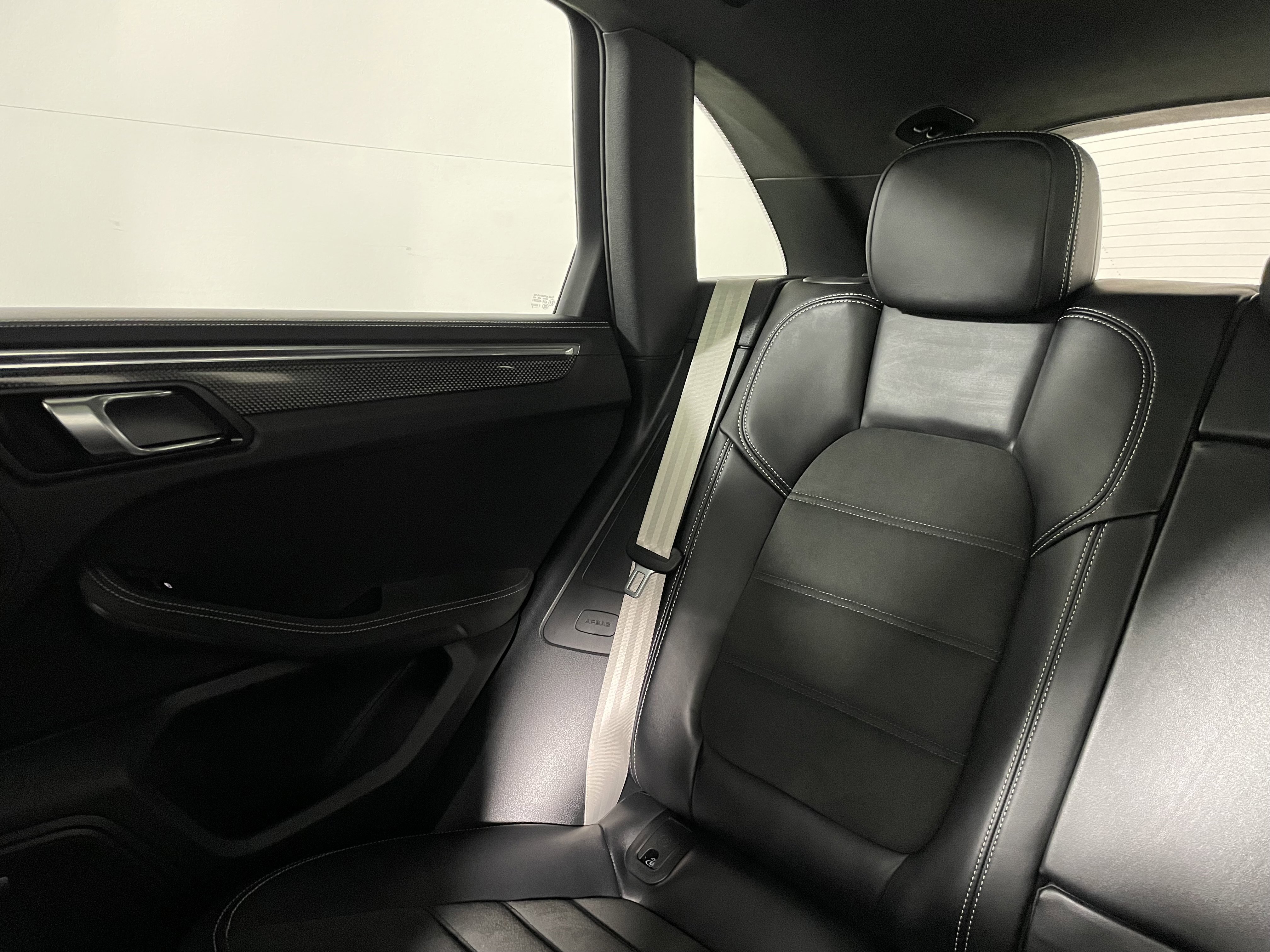 Certified 2025 Porsche Macan GTS image 15