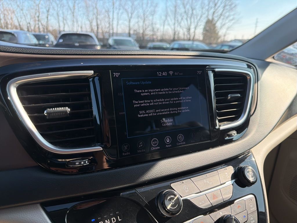 Used 2018 Chrysler Pacifica Touring-L Plus w/ Tire & Wheel Group image 28