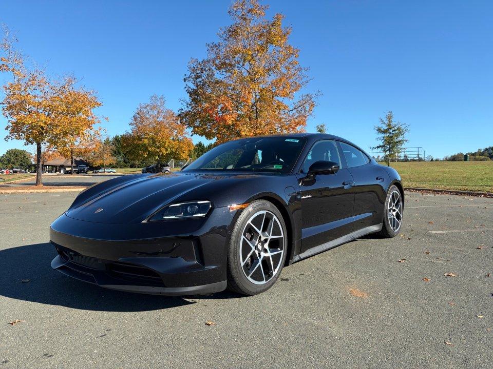 Certified 2025 Porsche Taycan image 1