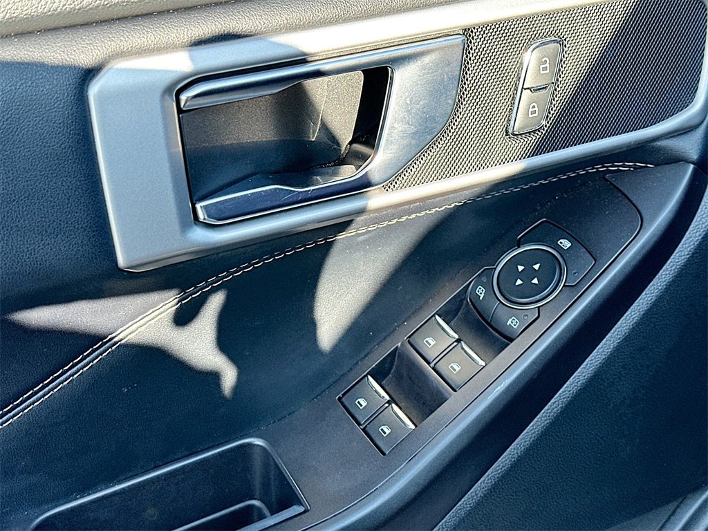 Used 2020 Ford Explorer XLT w/ Equipment Group 202A image 17