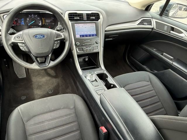 Used 2020 Ford Fusion SE FWD image 12