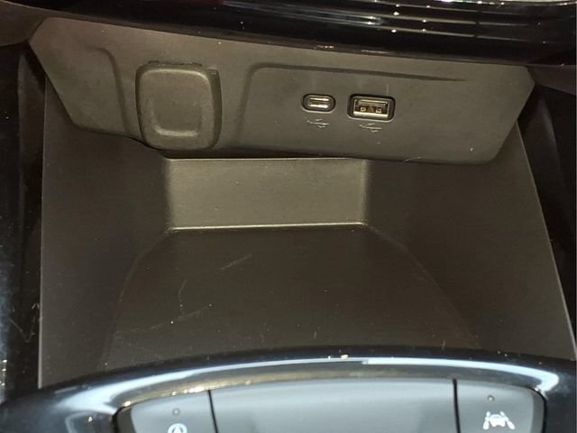 Used 2025 Chevrolet Trax LT w/ Driver Confidence Package FWD image 21