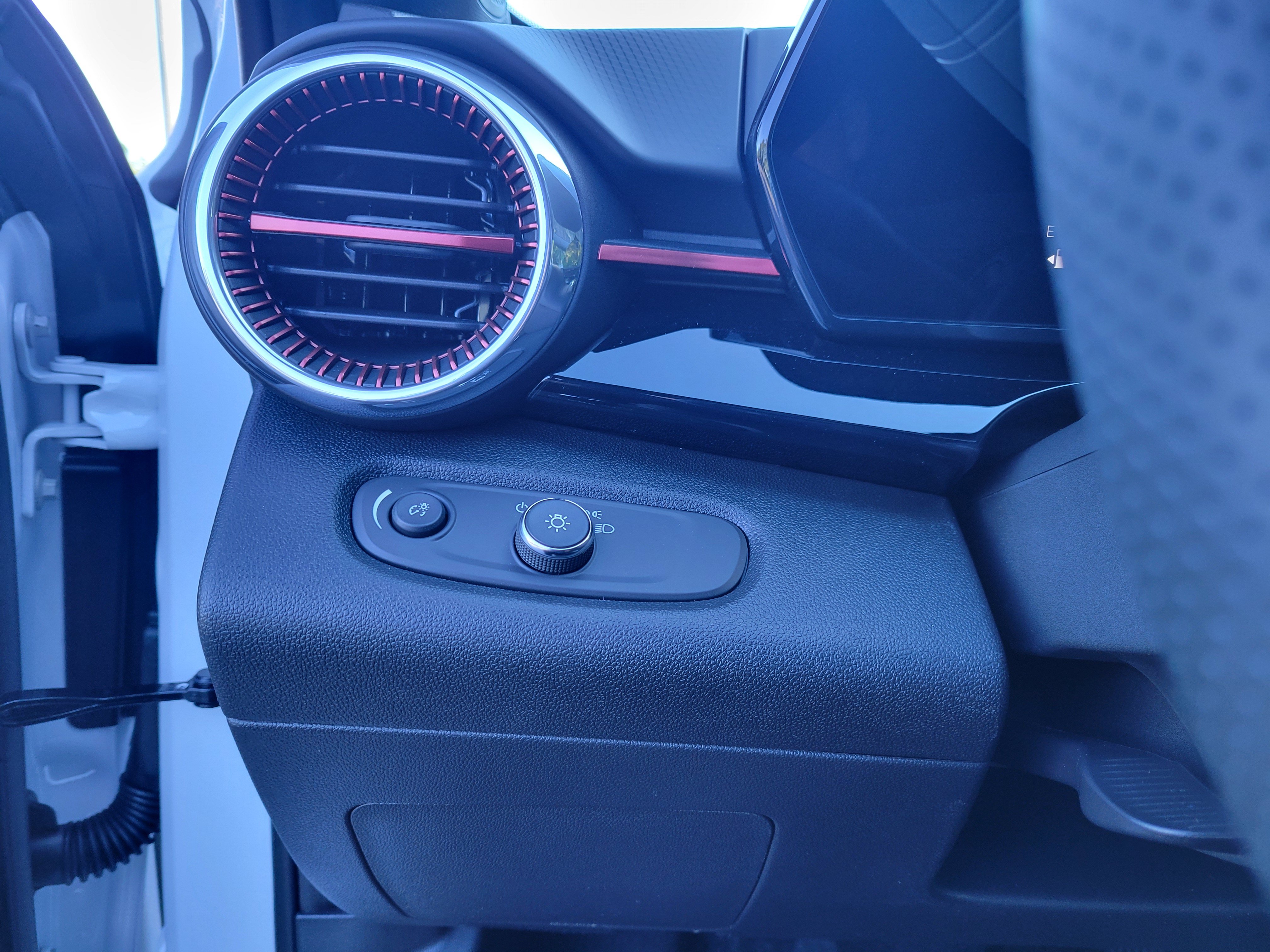 New 2026 Chevrolet Trax RS w/ Sunroof Package FWD image 14