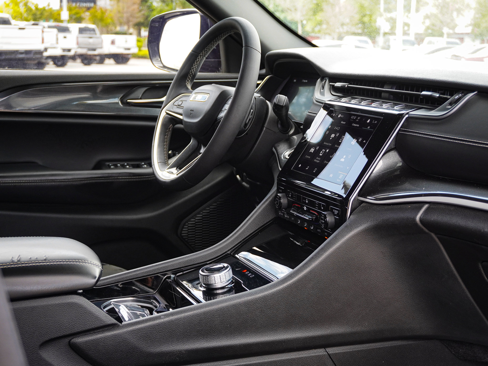 Used 2023 Jeep Grand Cherokee Altitude image 36