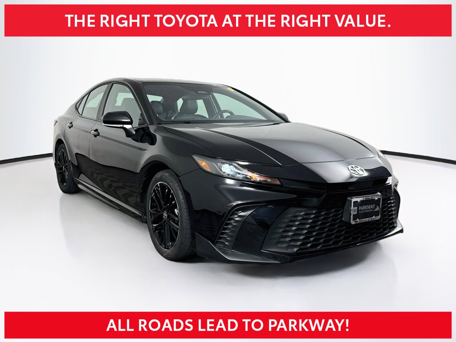 Used 2025 Toyota Camry SE FWD image 1