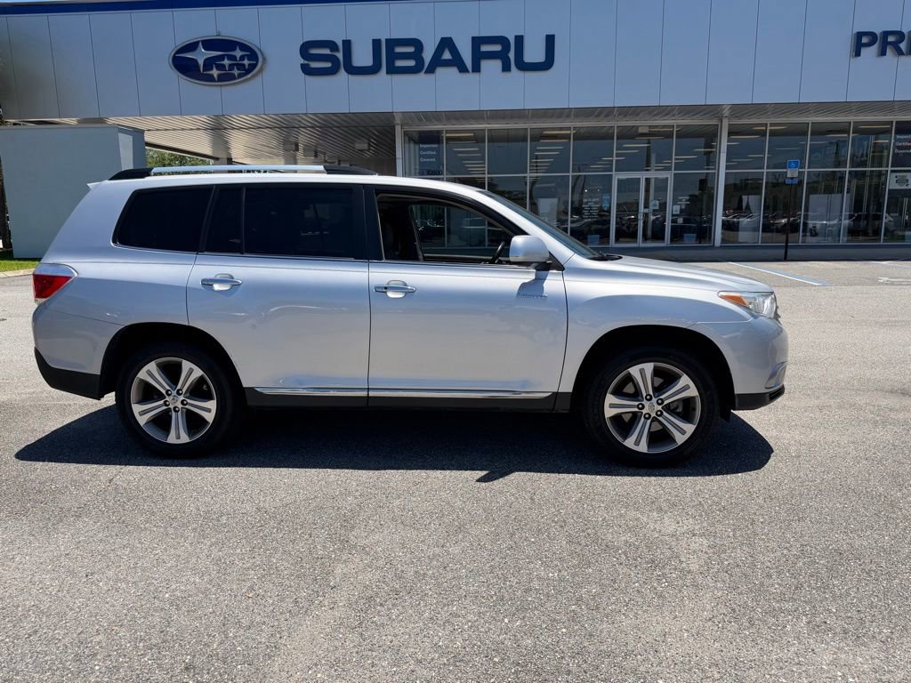 Used 2011 Toyota Highlander Limited w/ Tow Pkg FWD image 2