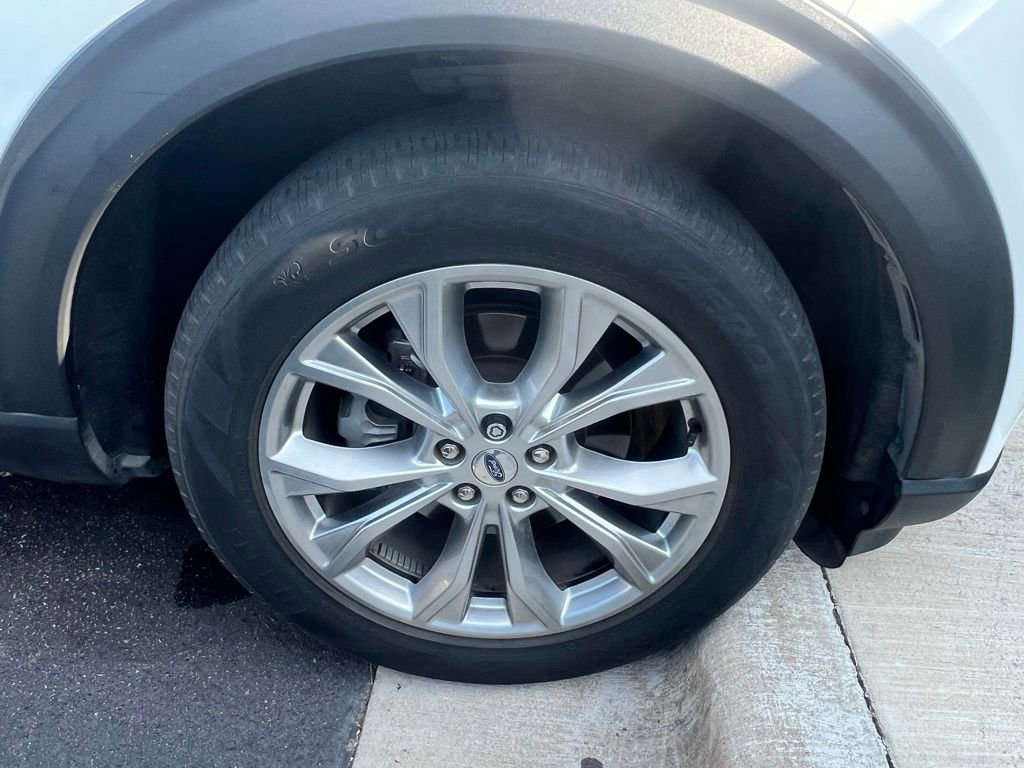 Used 2021 Ford Explorer XLT w/ Equipment Group 202A image 7