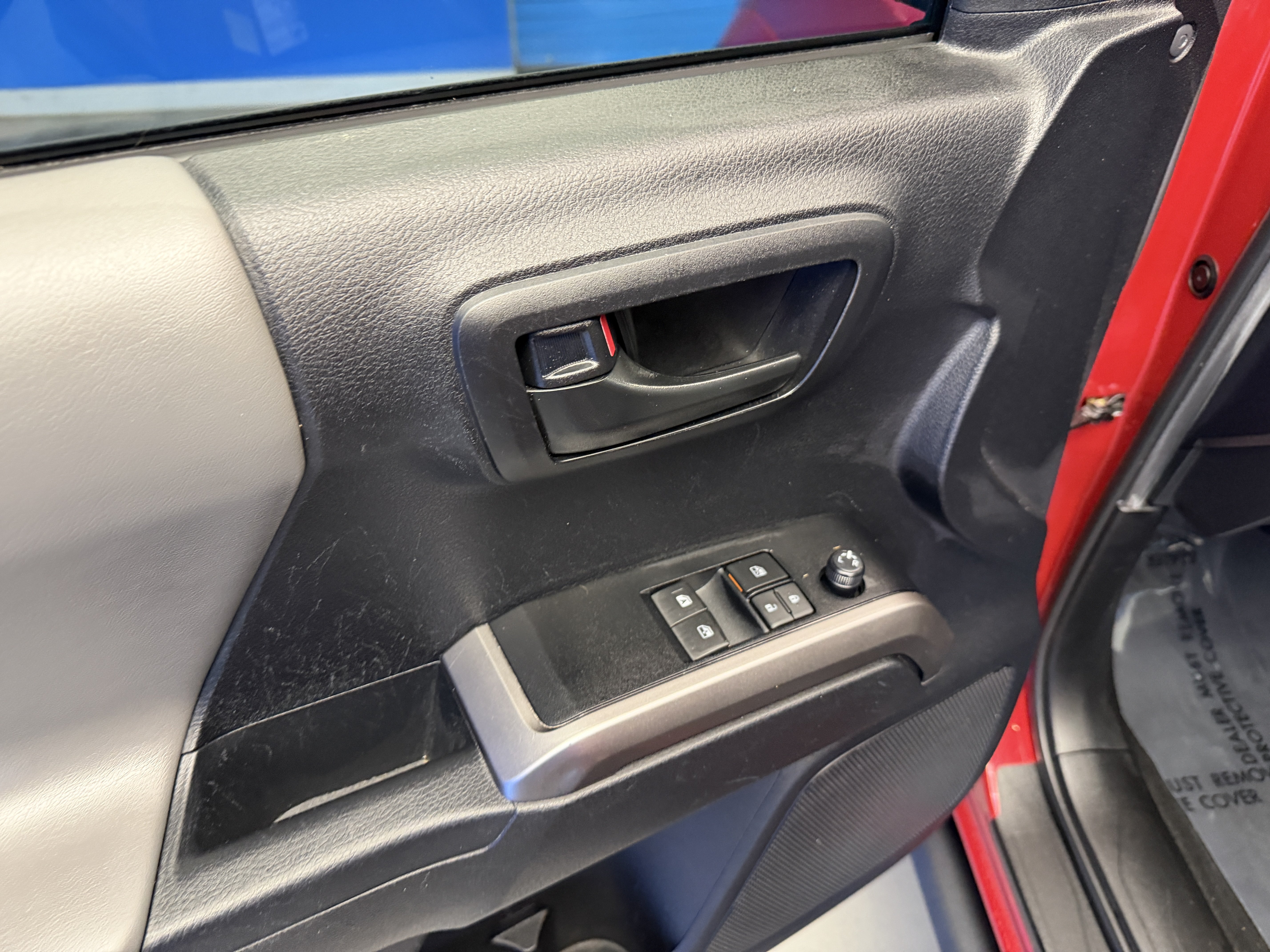 Used 2022 Toyota Tacoma SR5 AWD/4WD image 10