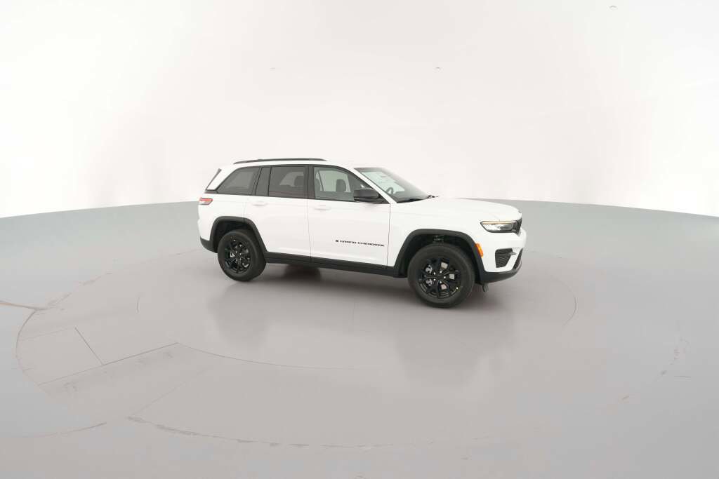 New 2025 Jeep Grand Cherokee Altitude image 15