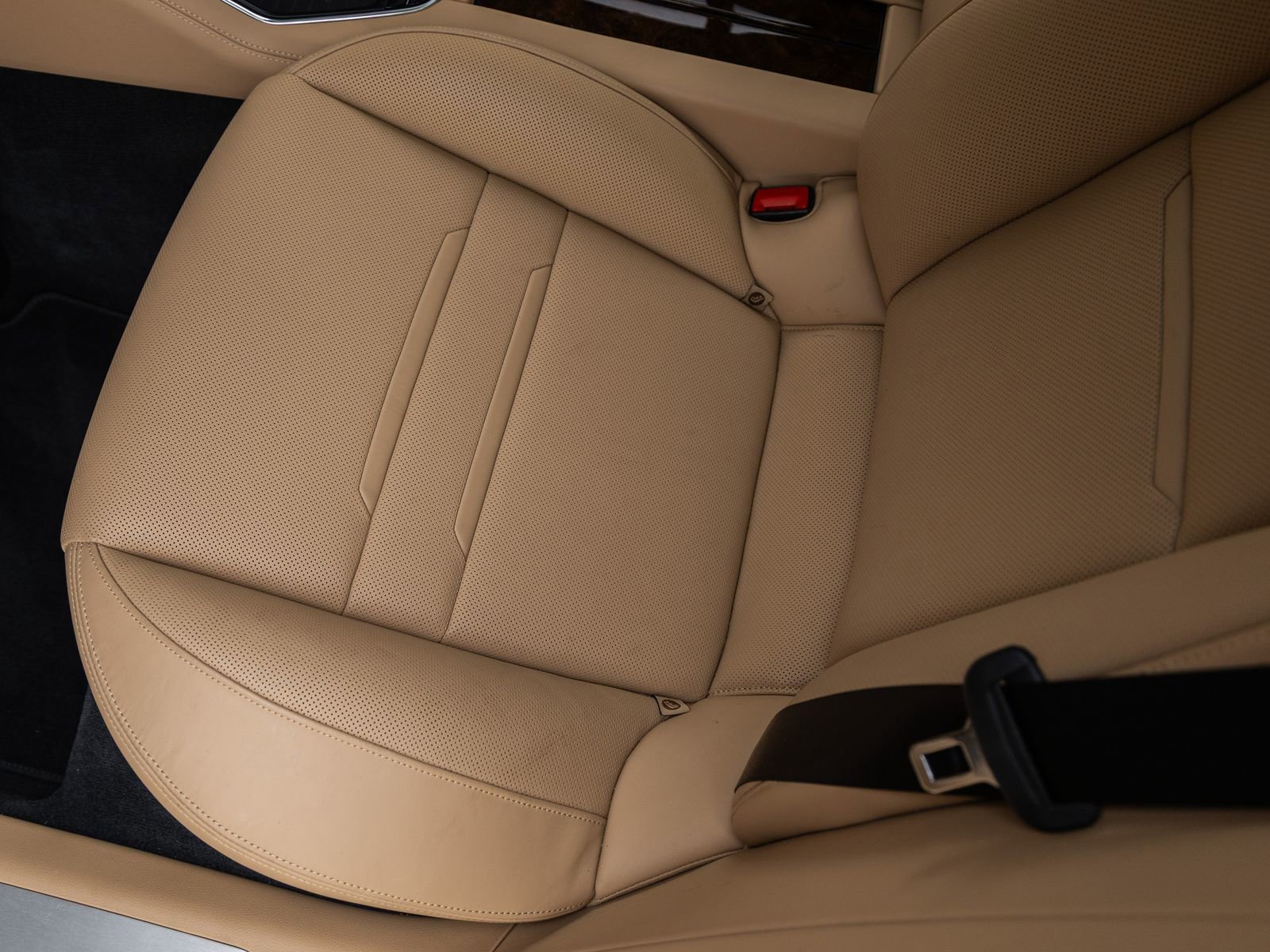 Certified 2018 Porsche Panamera image 31