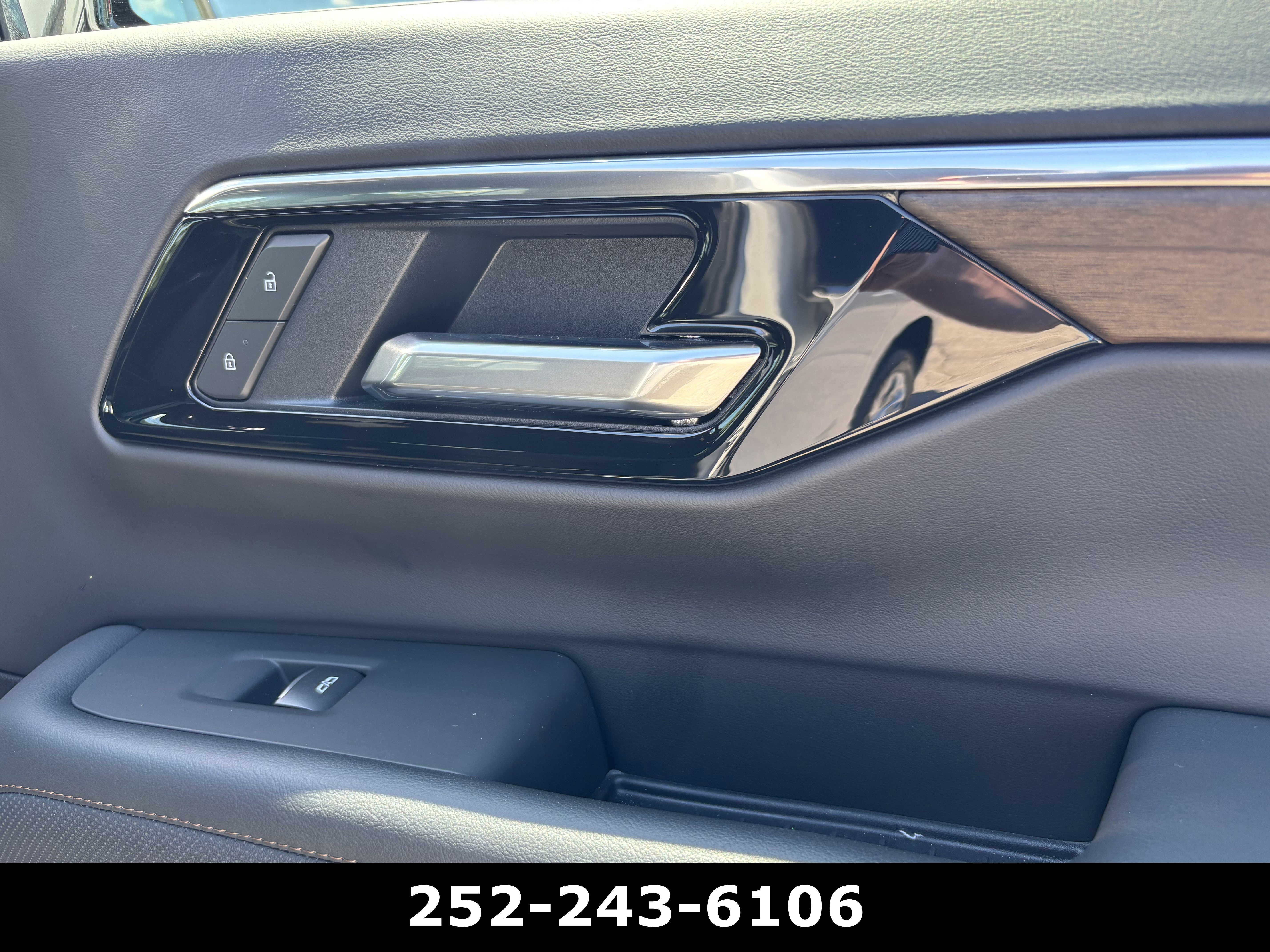 Used 2025 Chevrolet Tahoe High Country AWD/4WD image 20