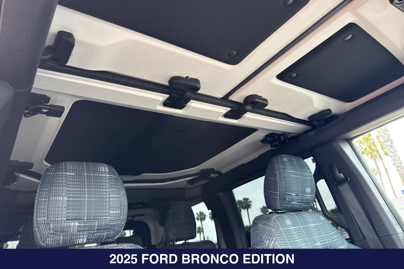 Certified 2025 Ford Bronco Heritage Edition AWD/4WD image 19