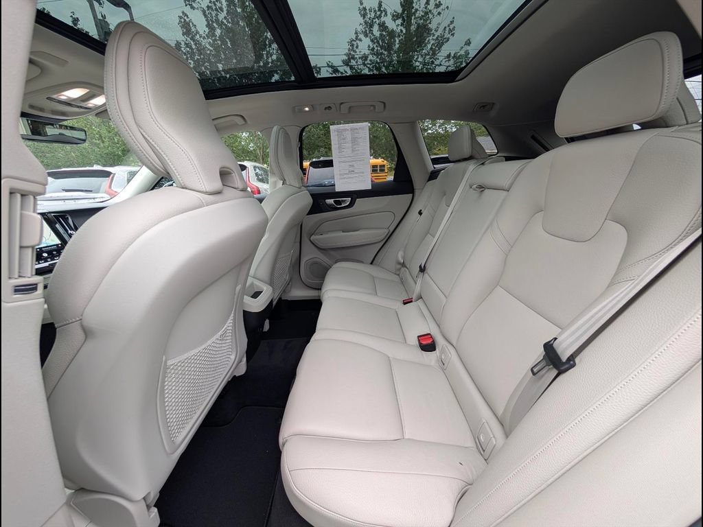 Certified 2024 Volvo XC60 B5 Plus w/ Protection Package Premier AWD/4WD image 15
