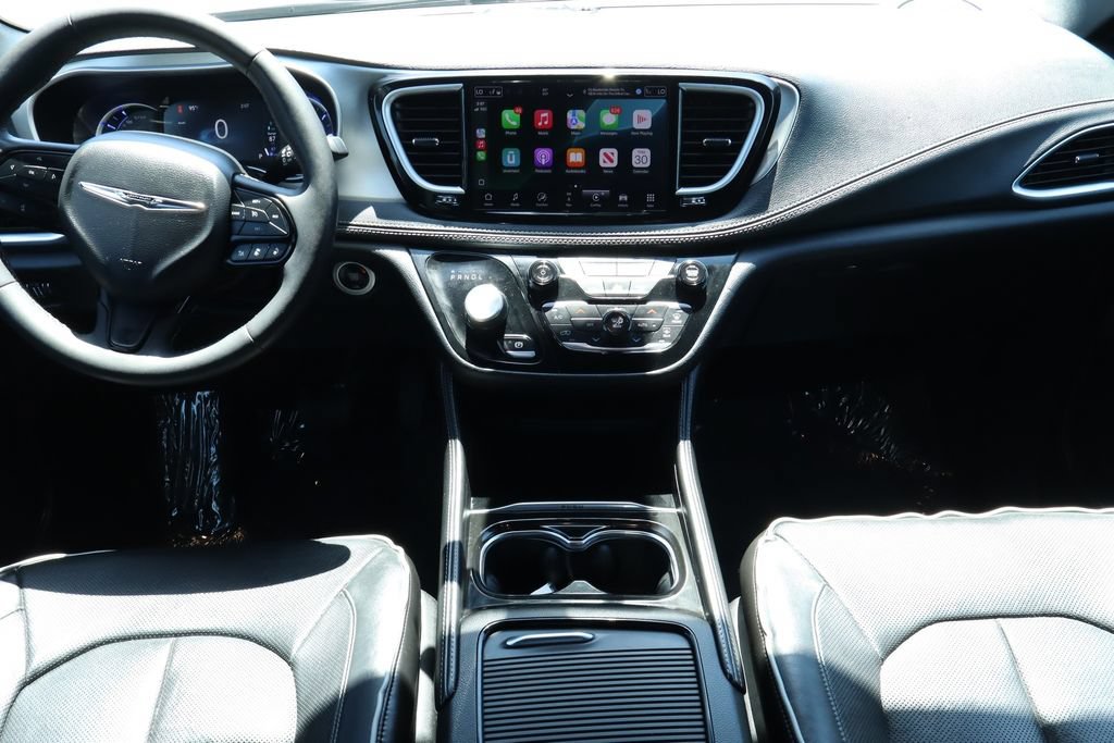 Used 2024 Chrysler Pacifica Premium FWD image 26
