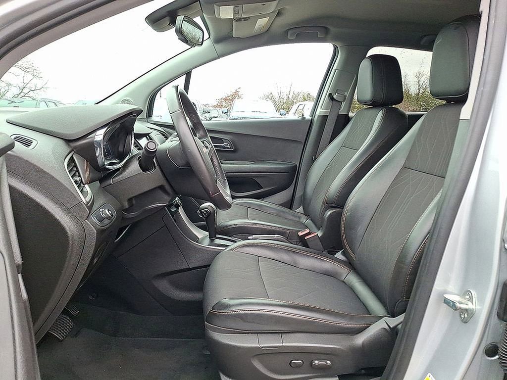 Used 2020 Chevrolet Trax LT w/ LT Convenience Package image 15